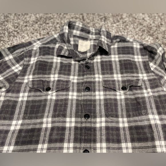 Plaid Grey & White Long-Sleeve Button Down - Picture 4 of 8